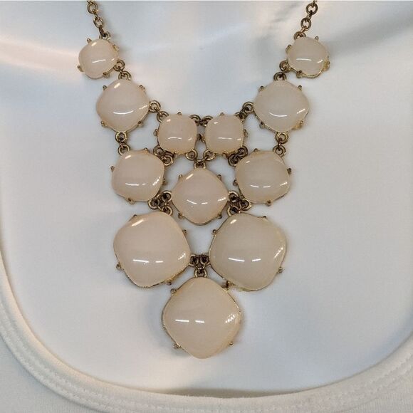 Gorgeous Vintage milky white glass stone statement necklace - Picture 3 of 14